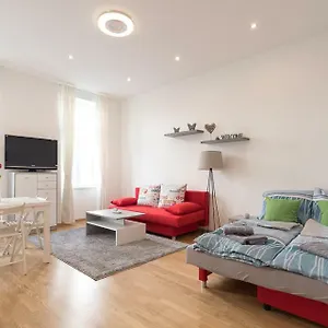  Apartament Bright Red Heart In Leopoldstadt