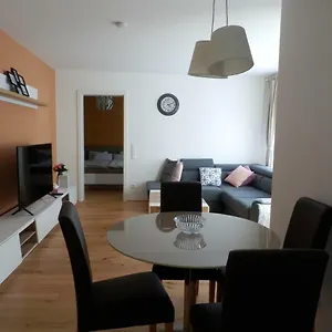  Apartament Spacious, Modern 1-bdrm Apt Near Vic & Austria Ctr